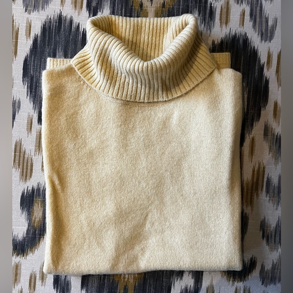 NWOT Short Sleeve Turtleneck 100% Cashmere Sweater * Size Small - Picture 2 of 4